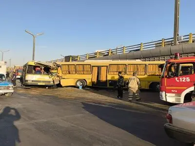 بازهم حادثه مینی‌بوس کارگران/ ۱۶ کارگر زن ومرد مصدوم شدند