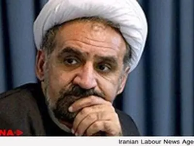 برای حفظ حرمت انقلاب باید حرمت بزرگان را نگه داریم