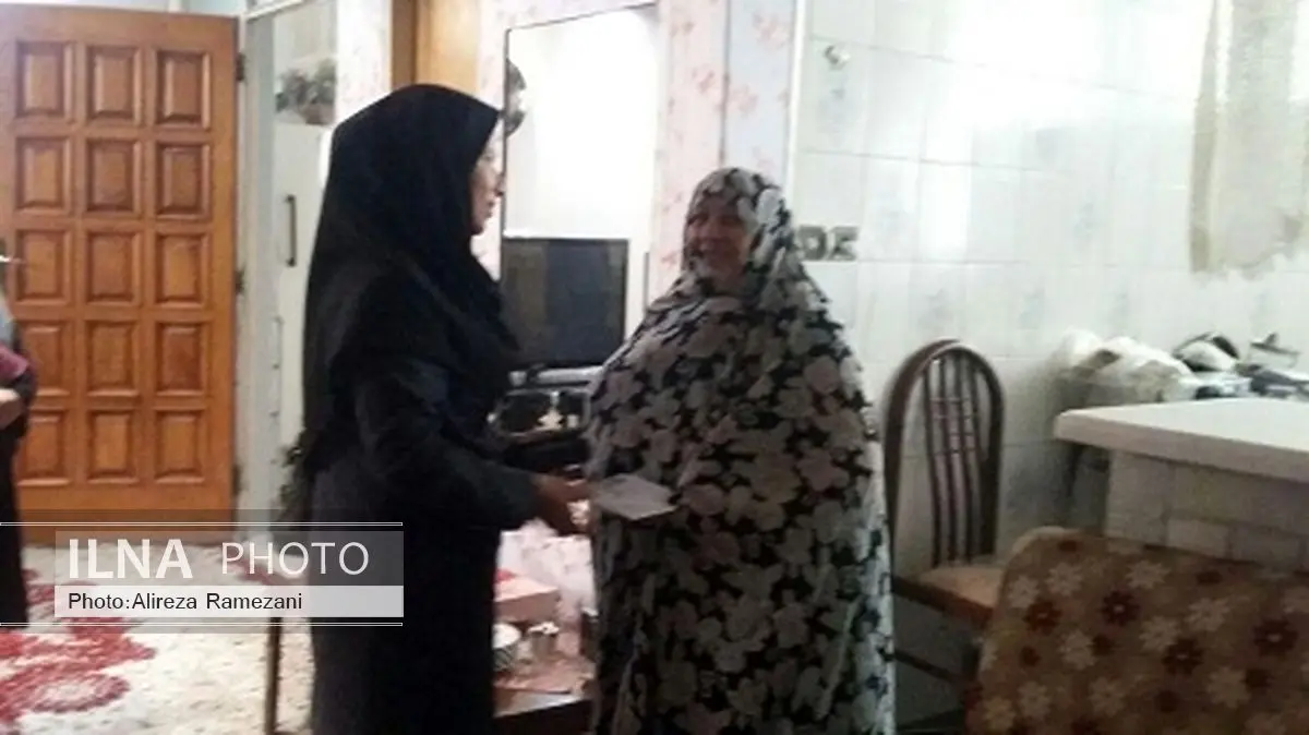 دیدار مدیر و کارکنان شبکه بهداشت ری با خانواده معظم شهدا