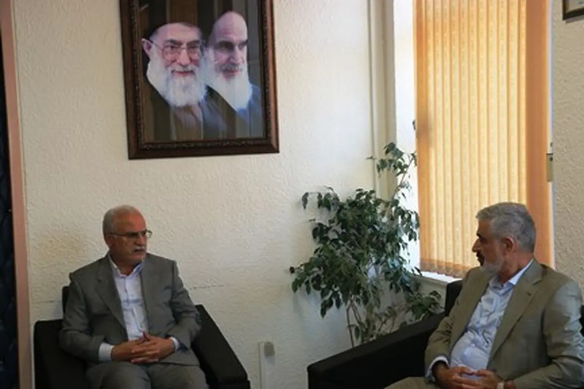 تجلیل خیرین مدیر کل نوسازی مدارس گیلان از خیرین مدرسه ساز 