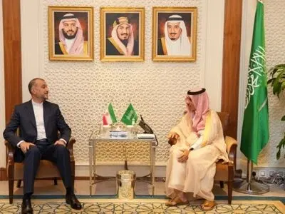 إنطلاق محادثات وزیر الخارجیة الإیراني مع نظیره السعودي في الریاض