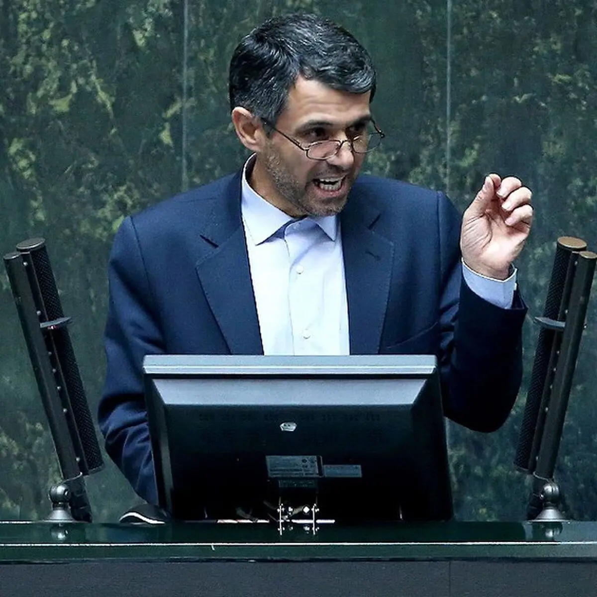 تقویت ثبات شغلی کارگران با بازنگری در قانون تامین‌اجتماعی/ پیشنهاد پرداخت بیمه بیکاری به جوانان تا زمان اشتغال