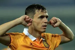 آشنایی با یاسر آسانی: ستاره آلبانیایی استقلال در مسیر لیگ برتر ایران