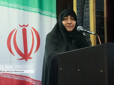 برخی به جای توجه به مسائل مردم سعی می‌کنند خود را در سلیقه‌های مختلف حاکمیت جای دهند