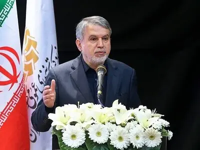 شعر هیچ‌گاه دچار کهنگی نشده است/شعر و شاعر از عناصر اصلی هویت‌ فرهنگی ایران