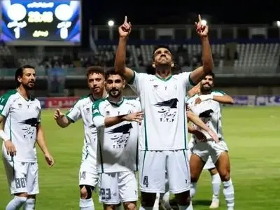 برتری ذوب‌آهن مقابل گل‌گهر در نیمه اول