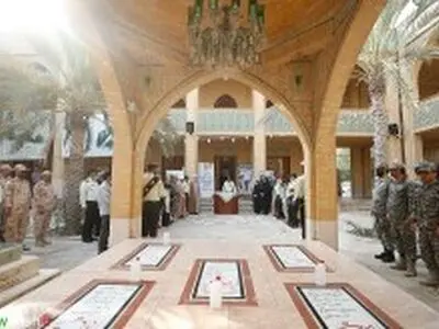 غبارروبی و عطر افشانی مزار شهدای گمنام کیش 
