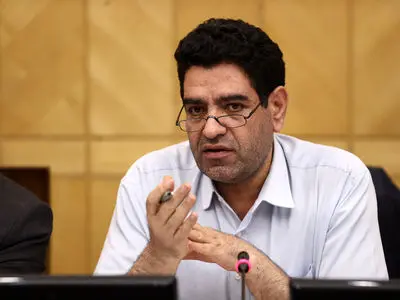 تأخیر در پرداخت حقوق کارگران شهرداری «گناه نابخشودنی» است / از وزارت کشور معوقات را  پیگیری می‌کنم