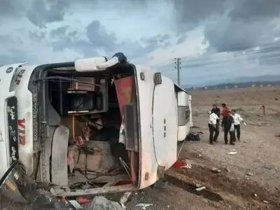 چهار مصدوم در واژگونی اتوبوس در محور شوش به اهواز 