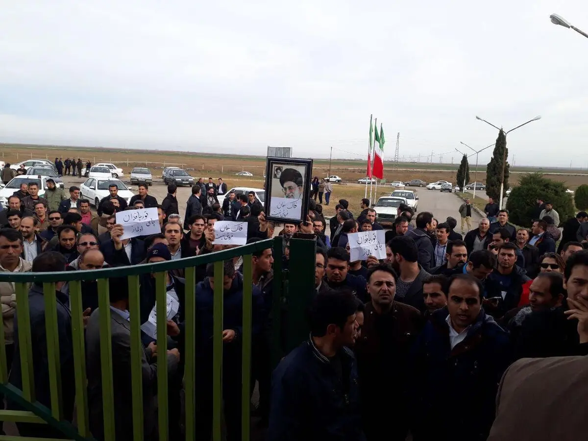 دومین روز از تجمع کارگران کشت و صنعت مغان/می‌ترسیم به سرنوشت کارگران هفت‌تپه دچار شویم