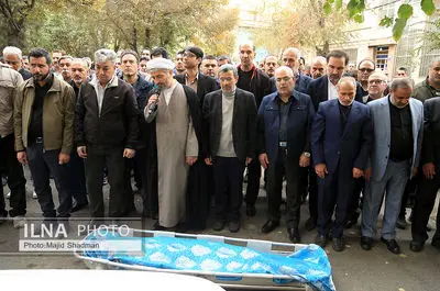  تشییع مرحومه مغفوره «زرین احمدی نژاد»