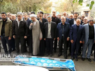  تشییع مرحومه مغفوره «زرین احمدی نژاد»