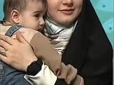 بچه‌داری خانم مجری روی آنتن زنده+فیلم