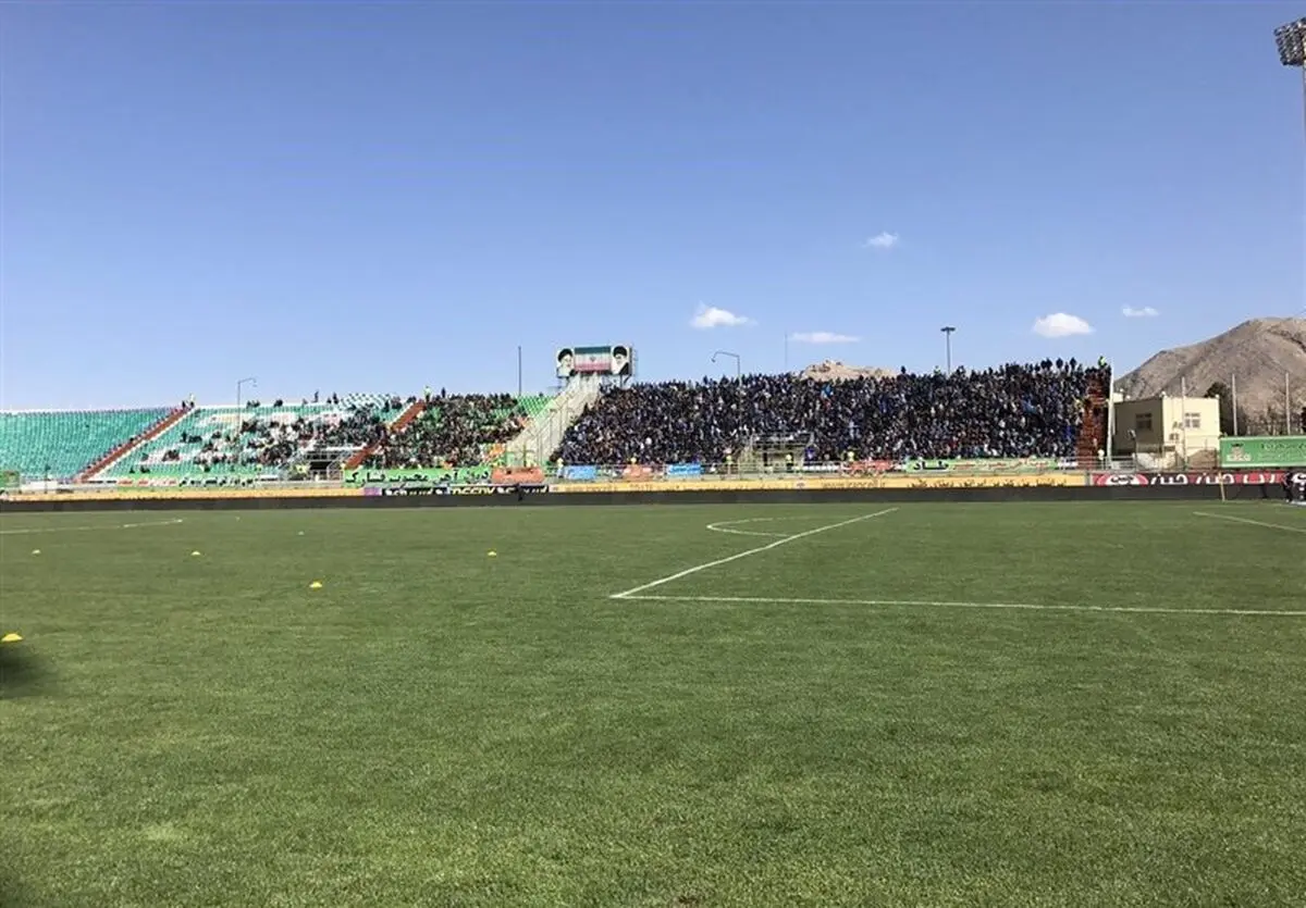 هواداران استقلال پشت درب فولادشهر ماندند