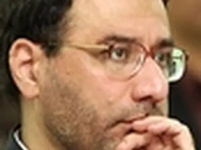 واکنش فرجی دانا به شایعه رفتنش به کانادا