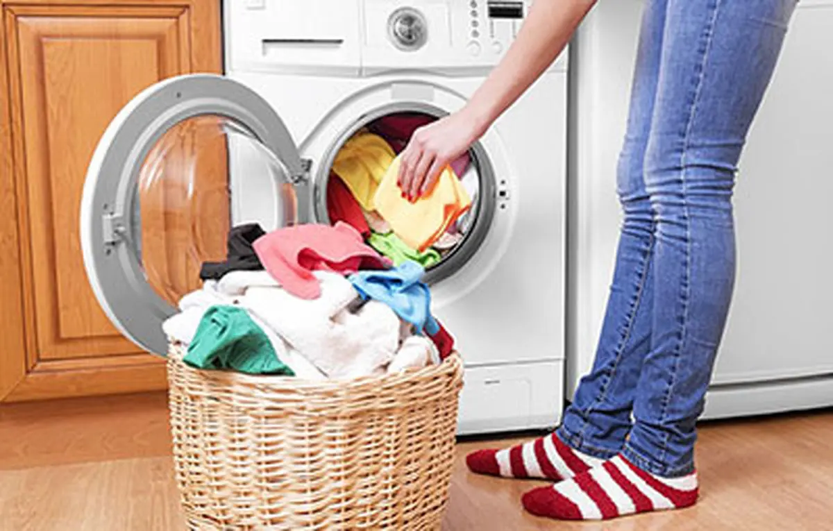 9 اشتباهی که هنگام شستن لباس ها آنها را خراب می کند