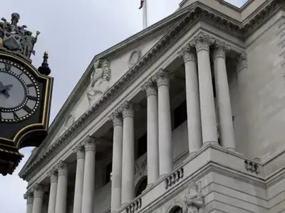 Bank of England Raises Interest Rates as It Warns of Recession, 10% Inflation