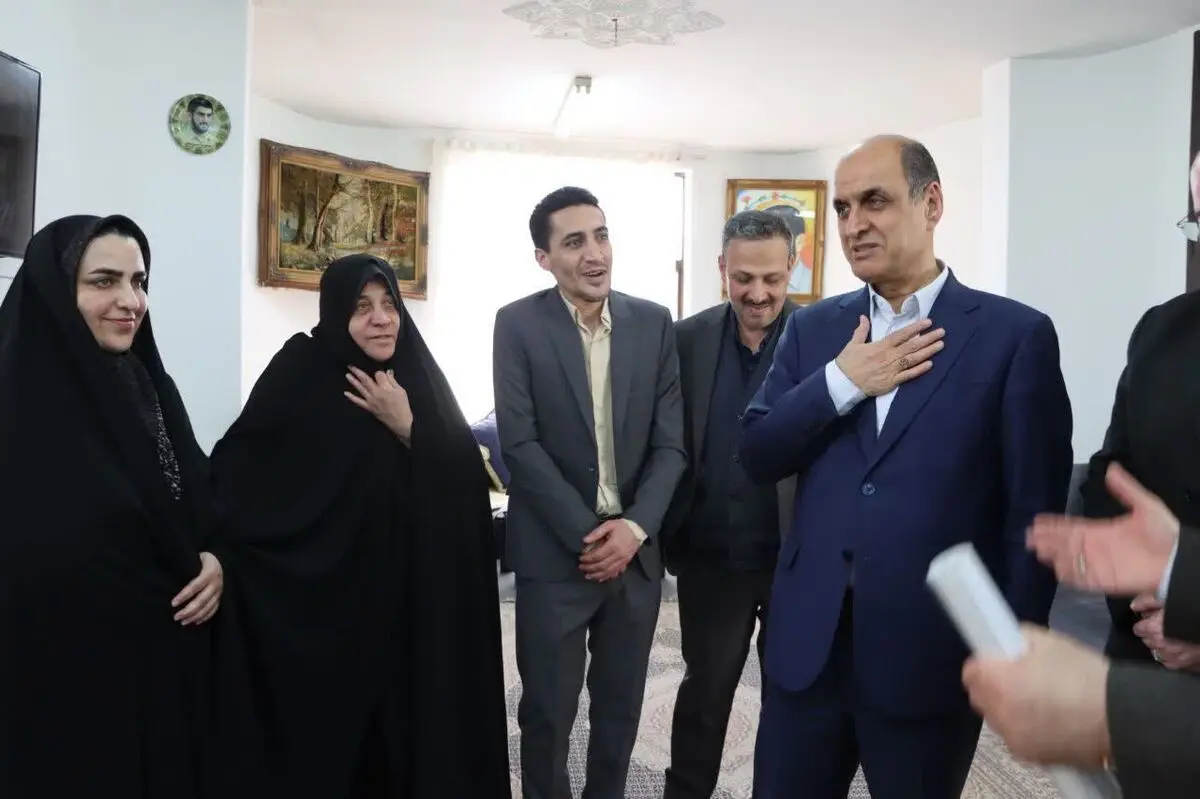خون شهیدان والامقام، مایه قوام و دوام درخت انقلاب / خدمت به خانواده های معظم شهدا و جانبازان ارزشمند است