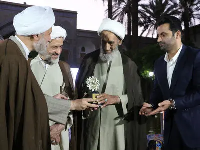 نشان‌ ملی مفاخر به آیت الله بهشتی اهداء شد