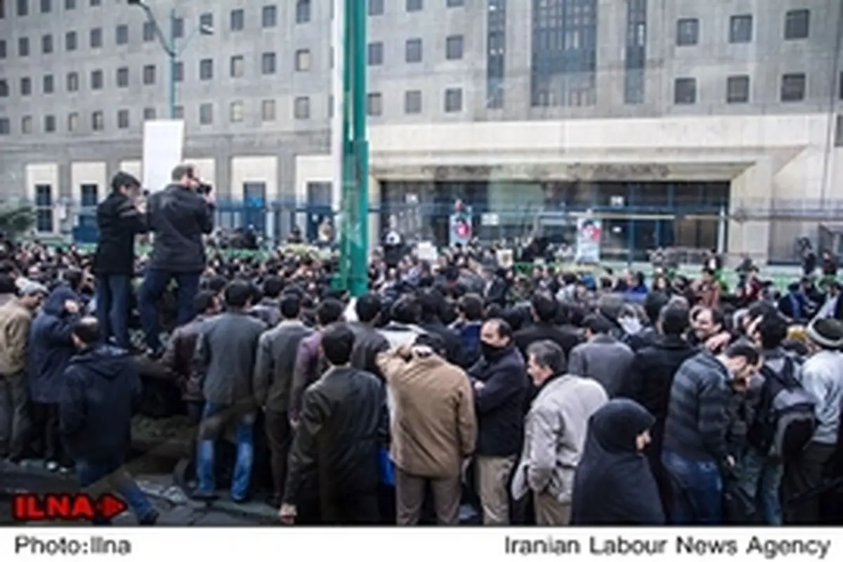 تجمع پرستاران مقابل مجلس در اعتراض به تبعیض / گزارش تصویری