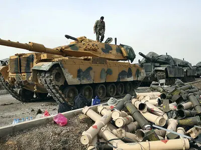 اعزام نیرو‌ها و تجهیزات نظامی ترکیه به مرز سوریه ادامه دارد