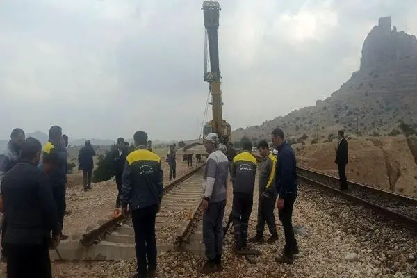 مزایای مناسبتی کارگران واحد نگهداری راه آهن لرستان پرداخت نمی‌ شود