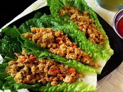 دلمه کاهو سالادی و سویا
