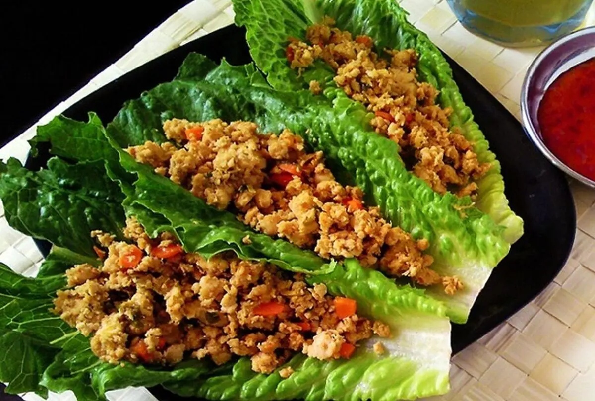 دلمه کاهو سالادی و سویا