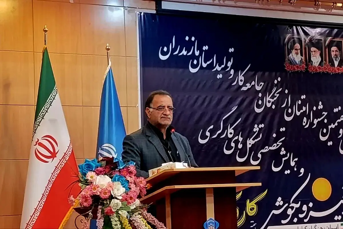 ساداتی‌نژاد: بار مسئولیت متولیان ۹۰ میلیون برابر شده است / اقتدار ایران در نظم جهانی ثمره پایداری مردم و کارگران است