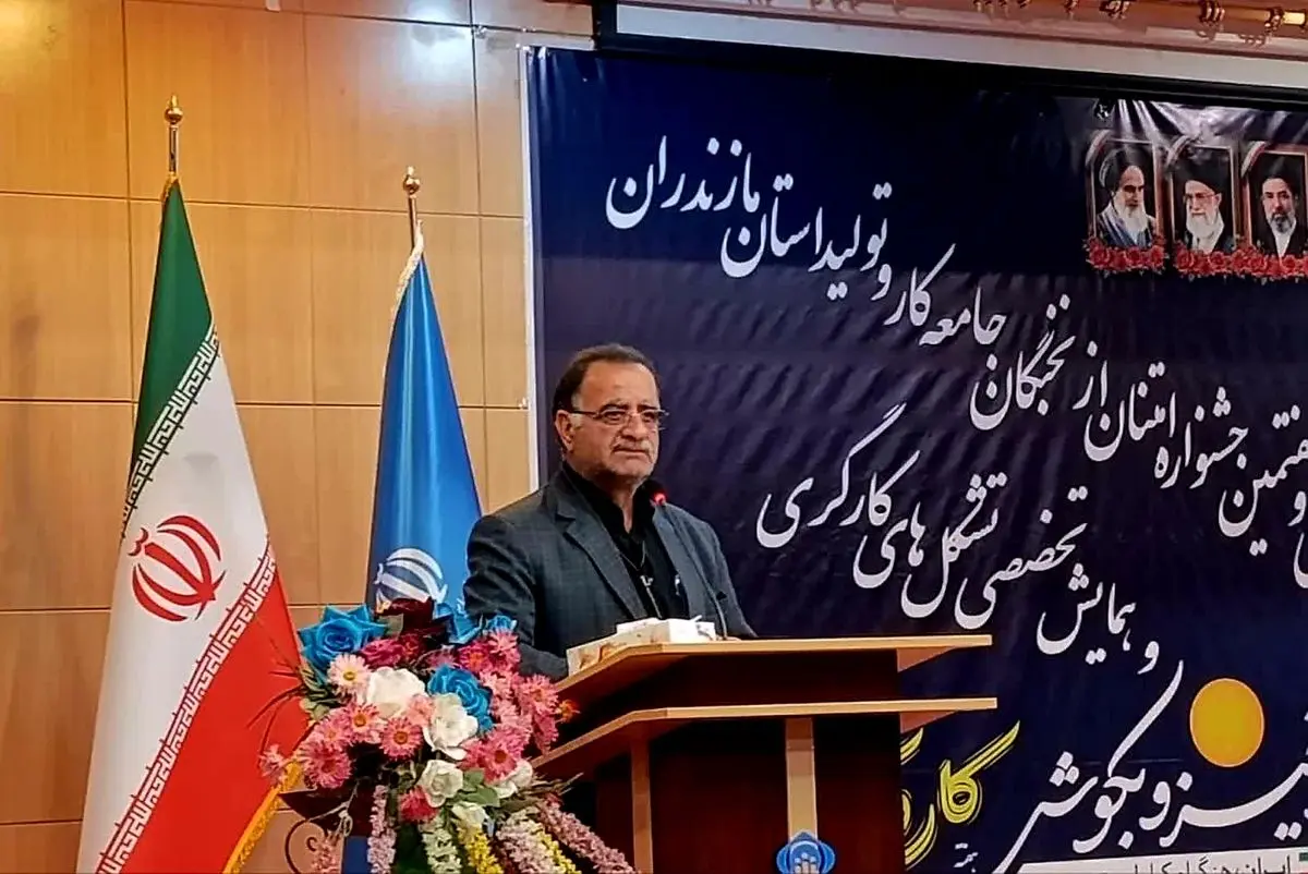 ساداتی‌نژاد: بار مسئولیت متولیان ۹۰ میلیون برابر شده است / اقتدار ایران در نظم جهانی ثمره پایداری مردم و کارگران است