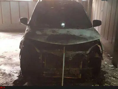 تندروها خودروی یک کاندیدای اصلاح‌طلب را به آتش کشیدند + عکس
