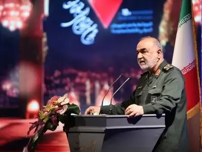 هنر مقاومت از دفن شدن ملت‌ها در زیر آوار تهاجم فرهنگی دشمنان جلوگیری می‌کند