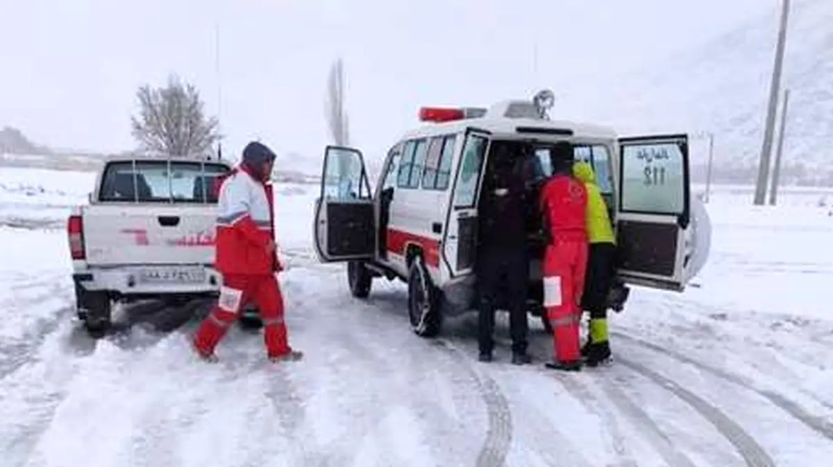 رهاسازی بیش از ۲۸۰۰ خودرو از برف و کولاک/ ۱۲۰ هزار نفر امدادرسانی شدند