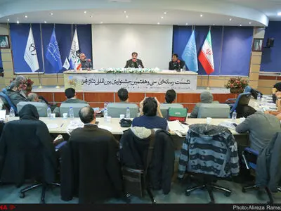 برگزاری نشست خبری جشنواره تئاتر فجر با انتقاد به خنثی بودن آثار انتخابی و عدم رعایت اساسنامه/ مانند کارکنان بورس هر روز قیمت ارز را چک می‌کردیم