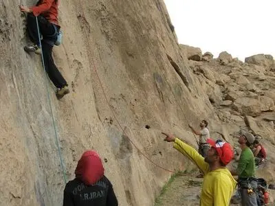 نجات جان صخره نوردان در بیستون پس از ۲۰ ساعت عملیات جستجو