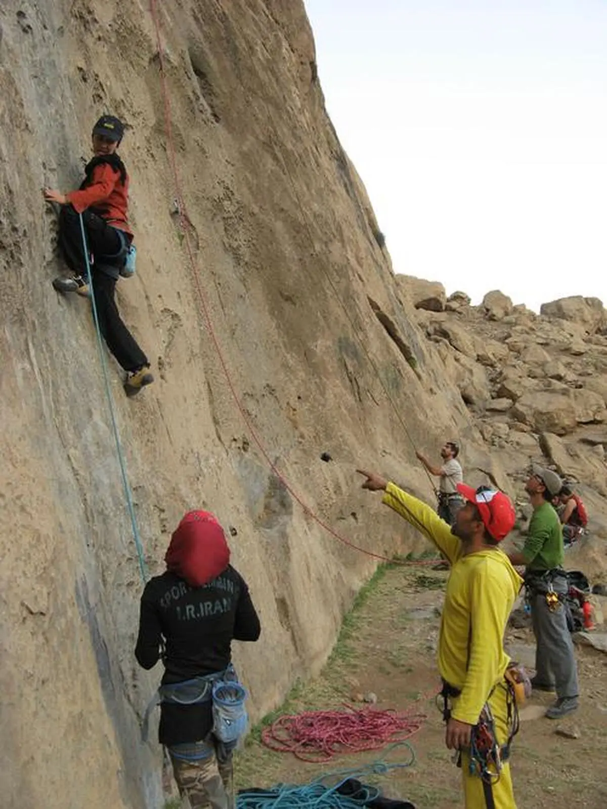 نجات جان صخره نوردان در بیستون پس از ۲۰ ساعت عملیات جستجو