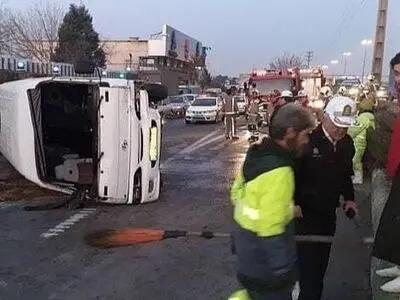 مصدومیت ۱۸ نفر بر اثر واژگونی مینی‌بوس در ارومیه