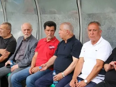 کاپ قهرمانی سرخ‌ها در تمرین پیشکسوتان پرسپولیس (عکس)