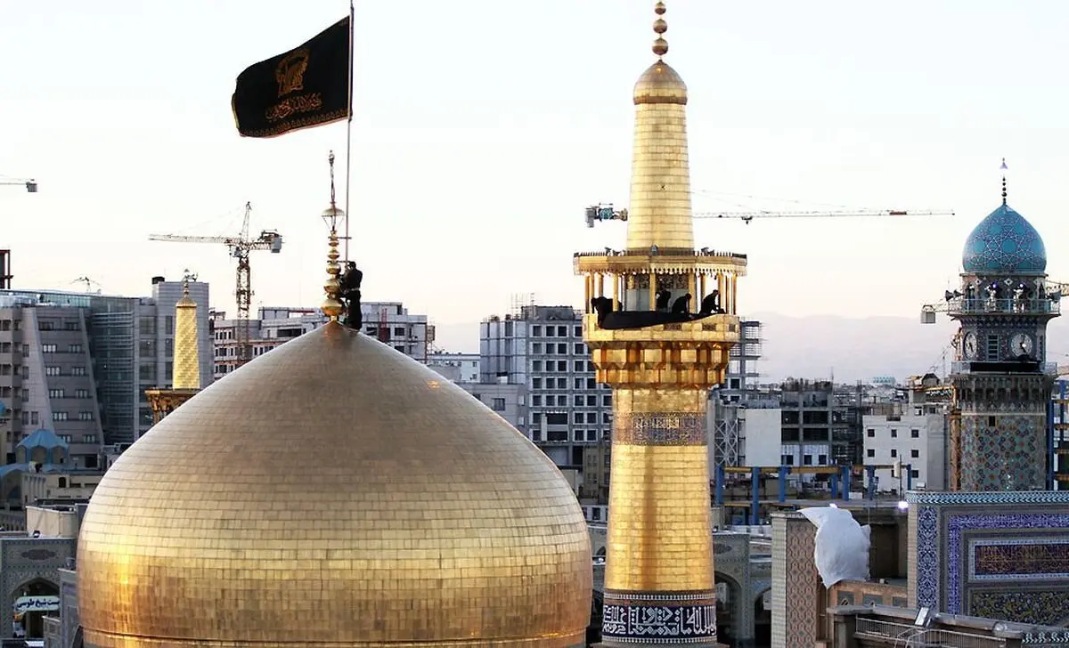 تصاویری از آماده سازی صحن‌های حرم رضوی برای ماه محرم+ فیلم