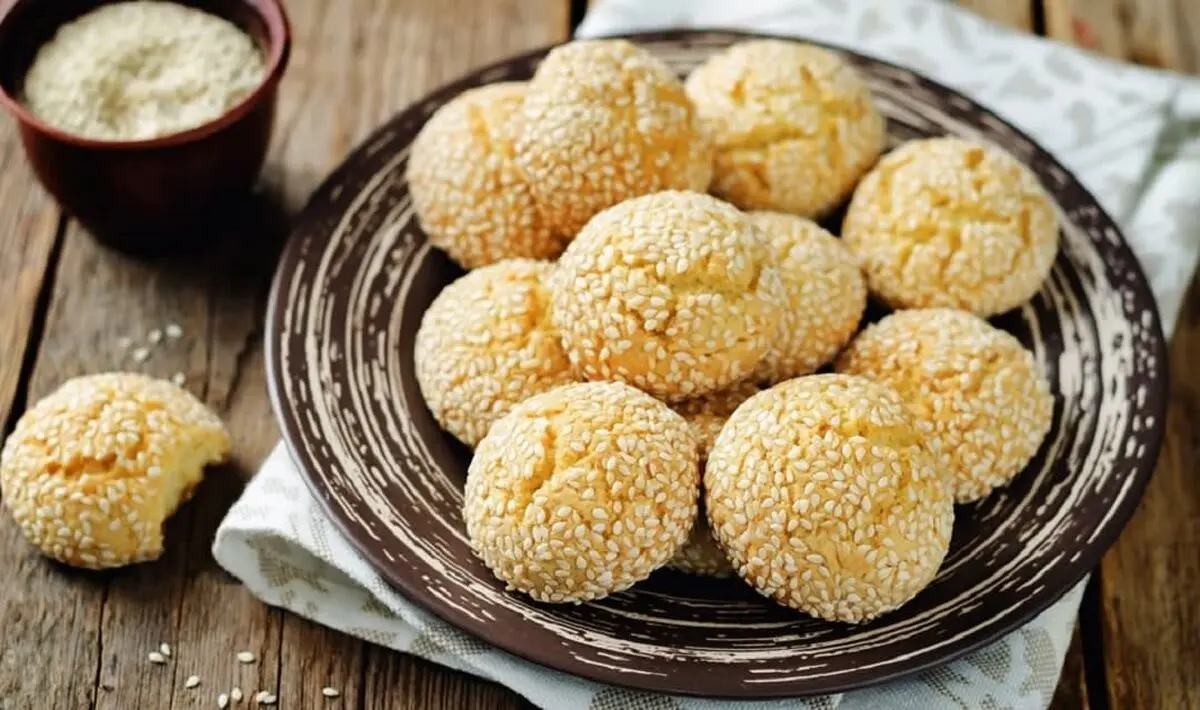 طرز تهیه کلوچه کنجدی نرم به ۲ روش