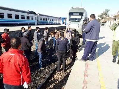 تجمع اعتراضی کارگران نگهداری ازخطوط راه‌آهن  کرج 