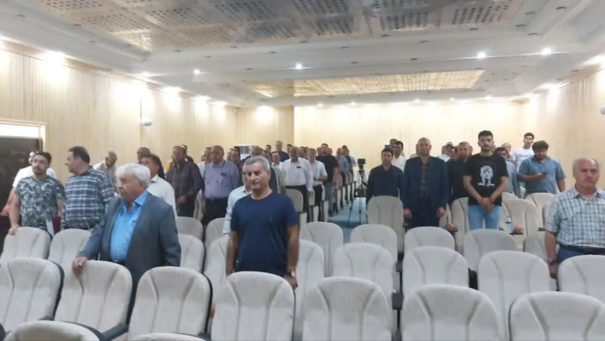 تجمع دامداران فشافویه به دلیل ابطال پروانه فعالیت 