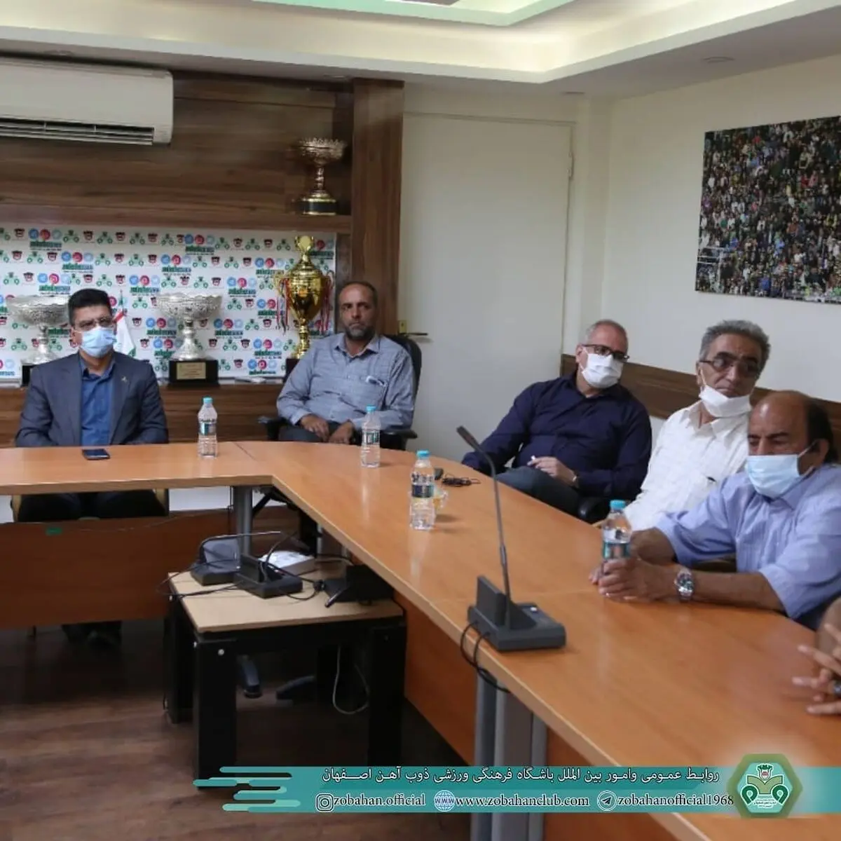 حضور هواداران ذوب آهن در باشگاه (تصاویر)