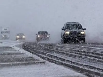 تردد در محورهای کوهستانی چهارمحال و بختیاری فقط با زنجیر چرخ امکان پذیر است 