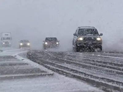 تردد در محورهای کوهستانی چهارمحال و بختیاری فقط با زنجیر چرخ امکان پذیر است 