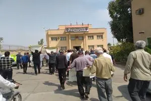 تجمع بازنشستگان تامین اجتماعی در شوش و رشت/ معوقات را بپردازید و درمان را رایگان کنید