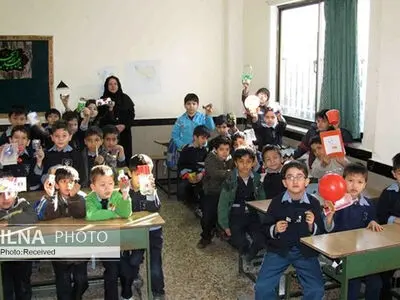 دست مدارس دولتی در جیبِ خانواده‌های کارگری‌/ «صندلی‌فروشی» یا واگذاری حق آموزش به دست‌های نامرئی آدام اسمیت/ بودجه نوسازی مدارس فقط ۶۲ درصد بودجه‌ توسعه‌ی مدارس غیردولتی‌ست!