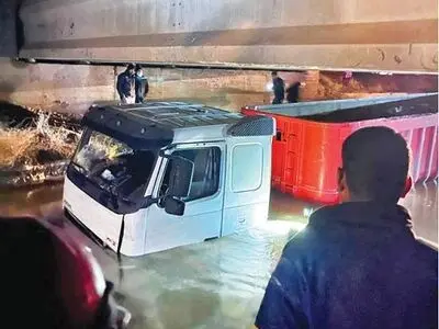 مرگ دردناک مادر و دختر در زیرگذر آب‌گرفته 