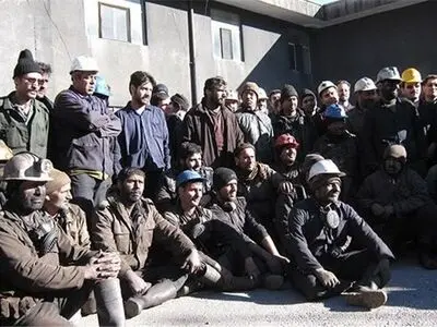 کارگران معدن ذغال سنگ طزره امروز هم اعتراض صنفی برگزار کردند