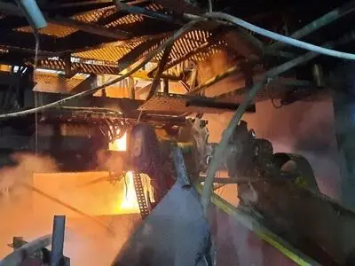آتش‌سوزی کارخانه چینی شهرک توس تلفات نداشت